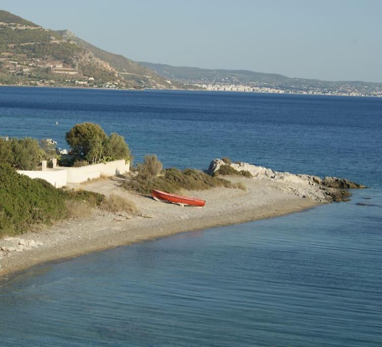 House By The Sea At Skaloma, Loutraki Villa Vouliagmeni Lake Exterior photo